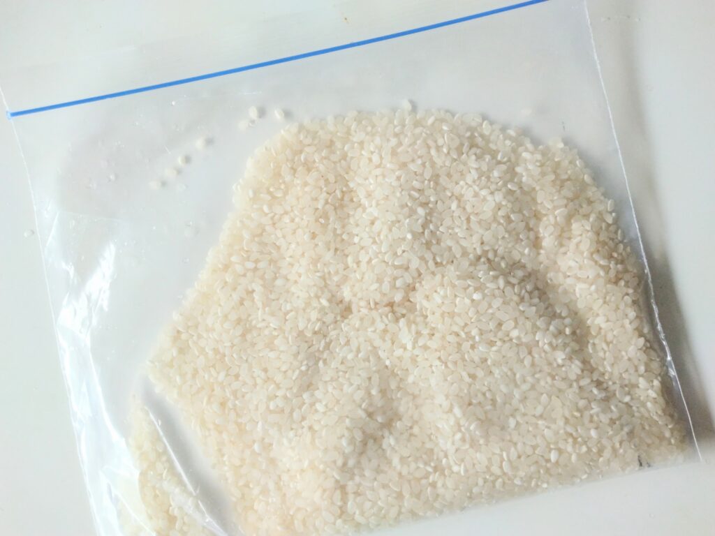 お米はジップロックに入れる